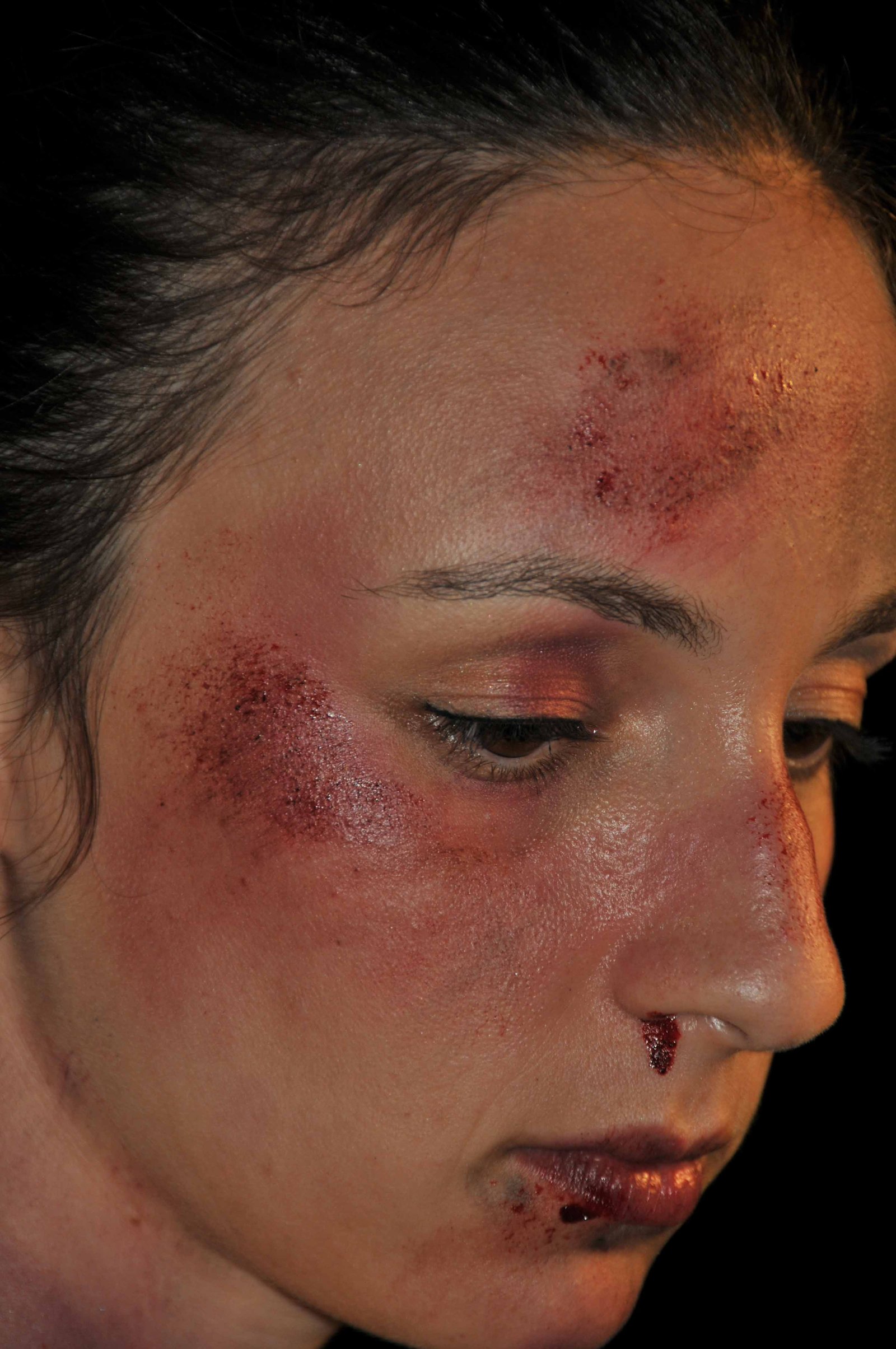 איפור אפקט חבלות בפנים - ורד אורן חינגה