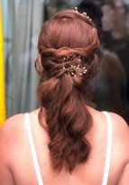 איך להתאים תסרוקת כלה לסוג של השמלה - כלה בסגנון כפרי / כלה בוהמית