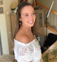 איך להתאים תסרוקת כלה לסוג של השמלה - כלה בסגנון כפרי / כלה בוהמית