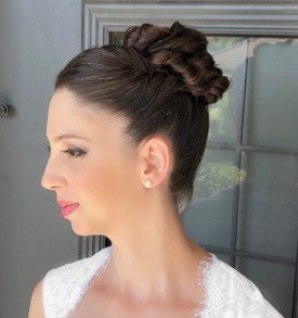 איך להתאים תסרוקת כלה לסוג של השמלה - כלה קלאסית